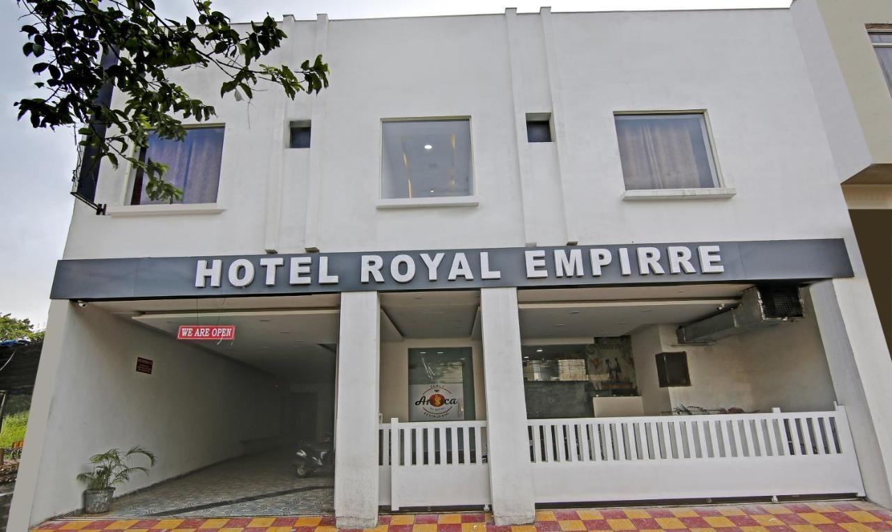Treebo Royal Empire Adarsh Nagar, Chandigarh Hotel Ngoại thất bức ảnh
